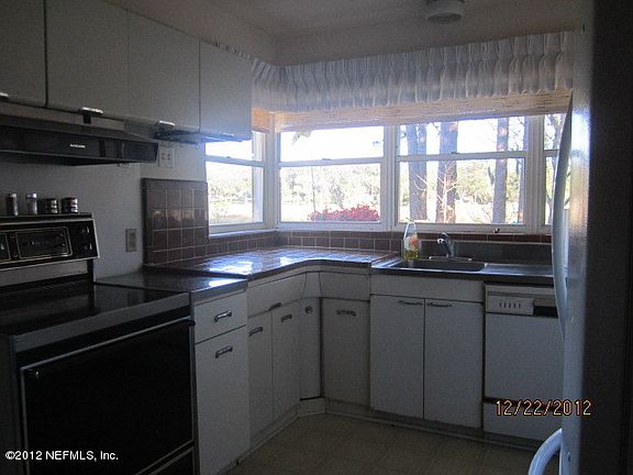 4th image of 319 E BROOKS