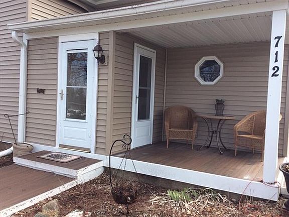 3rd image of 712 Brink St