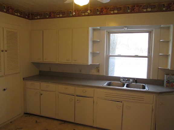 4th image of 1227 E Kalamazoo St