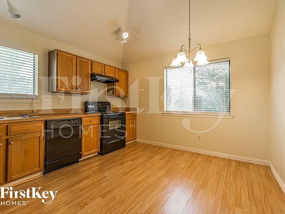 5th image of 3305 Country Creek Ln