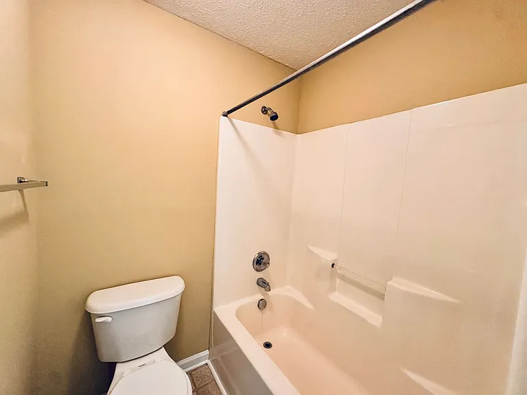 802 Middle St — Photo 12