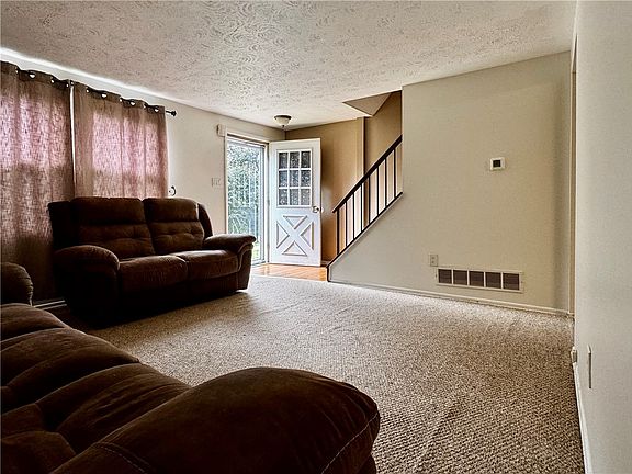 3rd image of 704 Countryside Dr