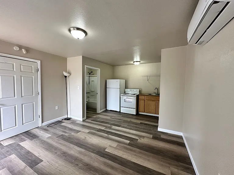 735 N Cleveland St — Photo 8