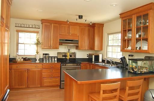 4th image of 1209 Sherman St