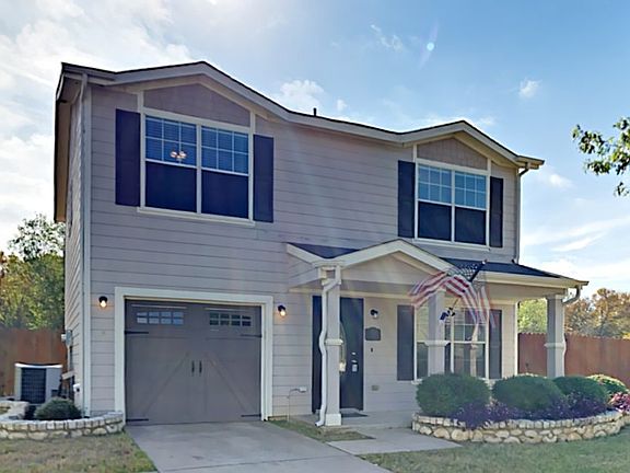 2nd image of 1924 Wickham Dr