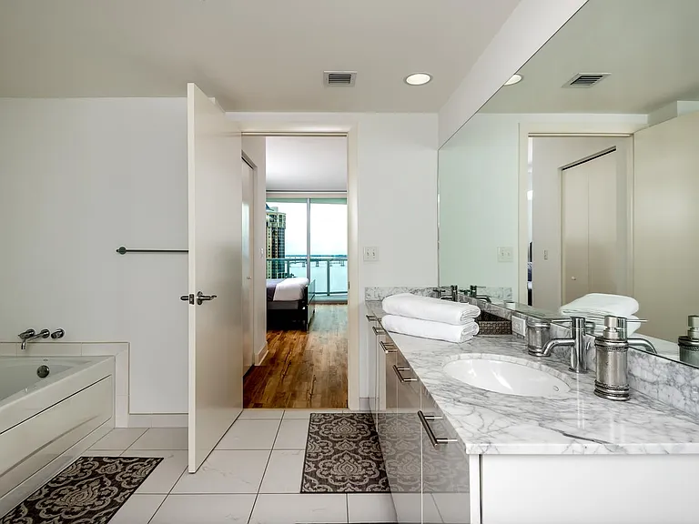 3001 Oasis Grand Blvd — Photo 17