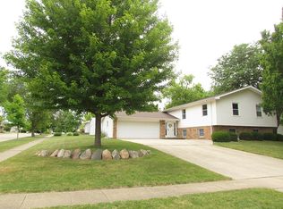 1202 Kim Dr, Bloomington, IL 61704