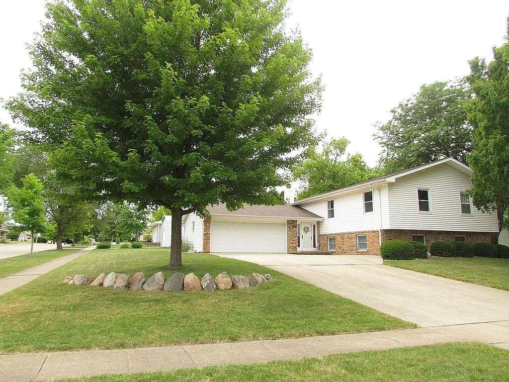 1202 Kim Dr photo 1