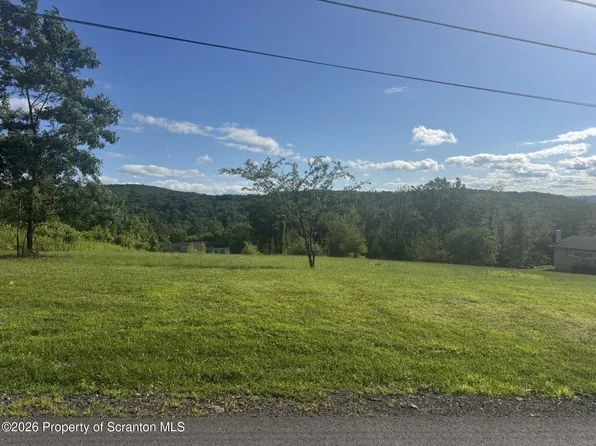 Rose Dr, Clarks Summit, PA 18411