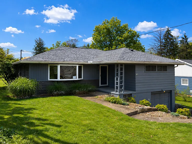 1217 Corvet Ave — Photo 3