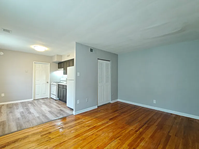 7108 Oxford Ave #31 — Photo 3