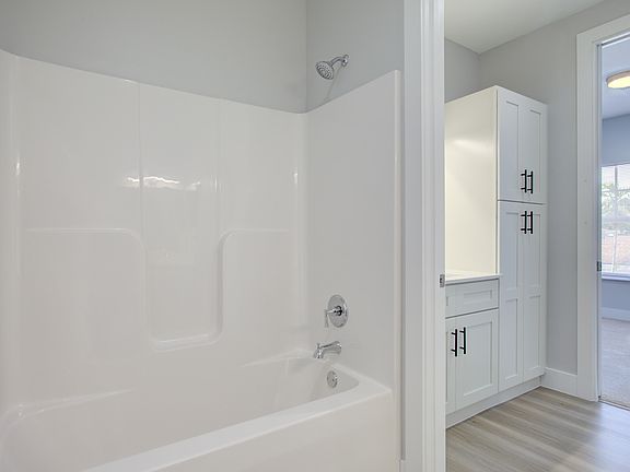 5th image of 403 3rd Ave S #405
