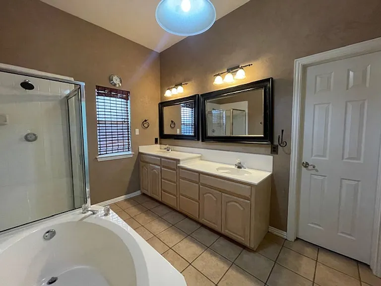 408 Hideaway Ct — Photo 25
