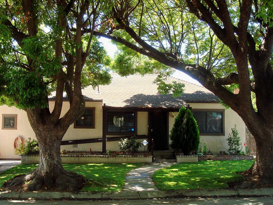 Treelined neighborhood