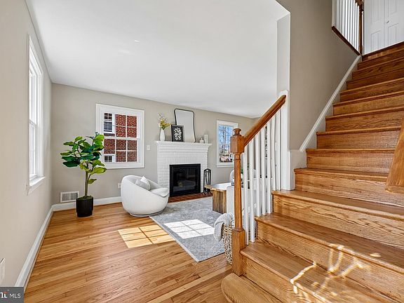 5th image of 2613 Elnora St