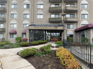 111 Dekoven Dr APT 208, Middletown, CT 06457