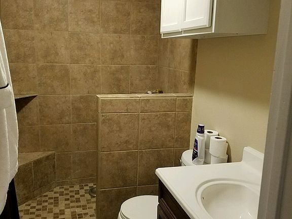 5th image of 909 E Tascosa Ave