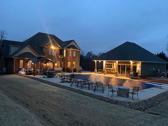 3rd image of 1099 Jefferson Dr W
