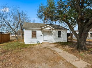 803 E 14th St, Bonham, TX 75418