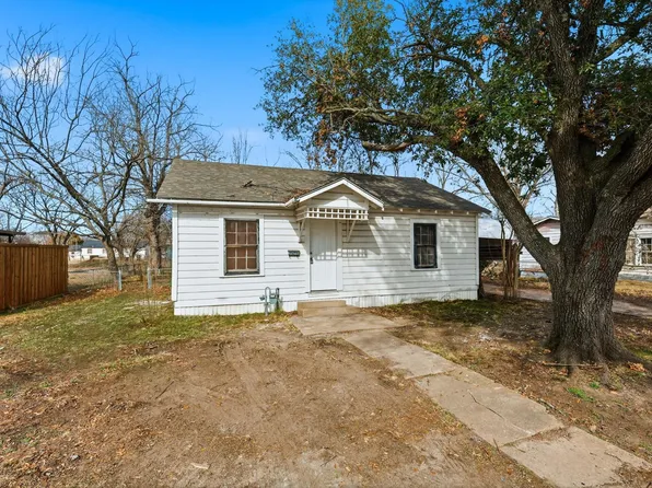 803 E 14th St, Bonham, TX 75418