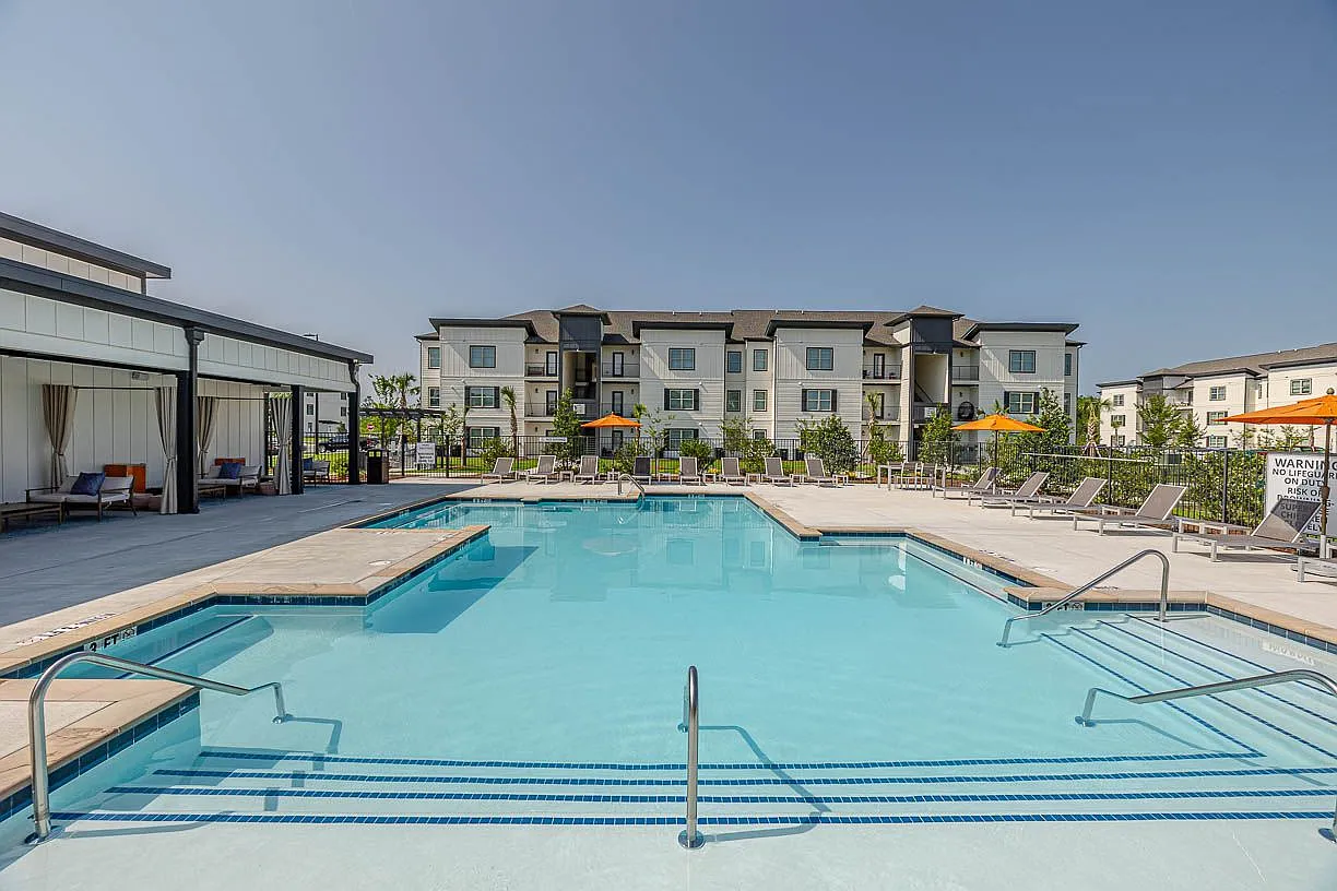 Atlantic Breeze Apartments — Photo 3