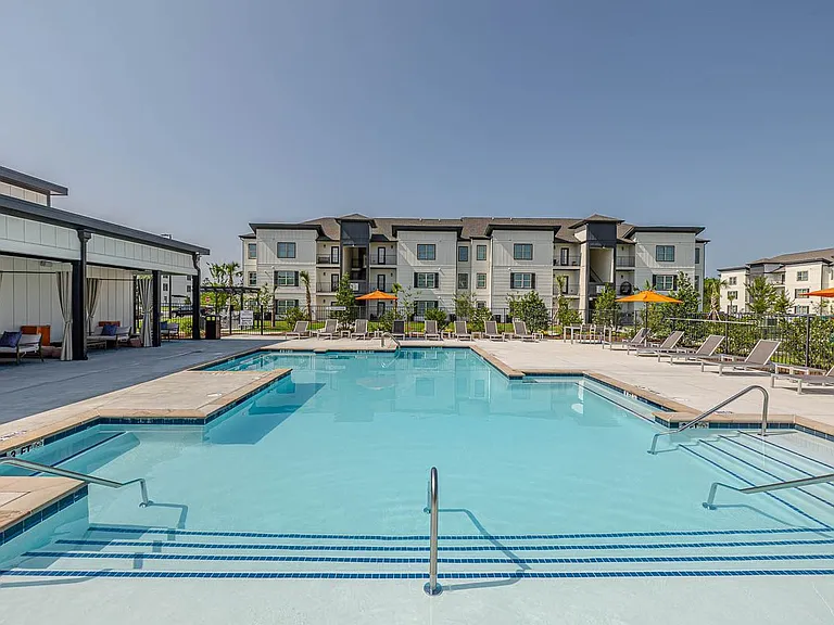Atlantic Breeze Apartments — Photo 3