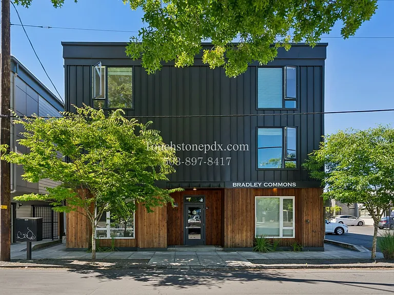424 NE Jessup St #4 — Photo 8