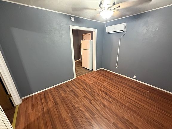 2nd image of 1112 Binkley Ave #1/2