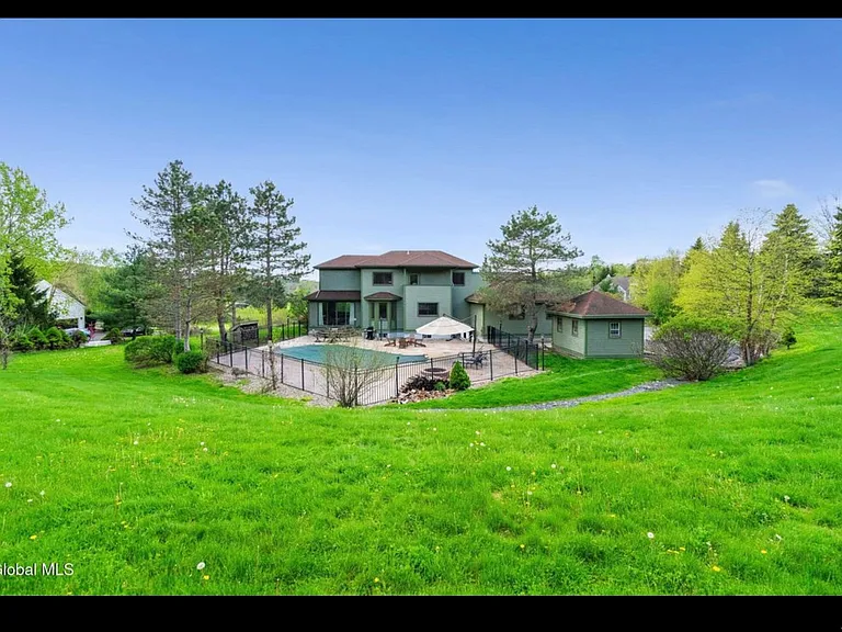 8 Fox Glove Ct — Photo 5