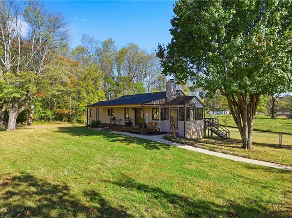 5248 Fleetwood Cir, Winston Salem, NC 27106