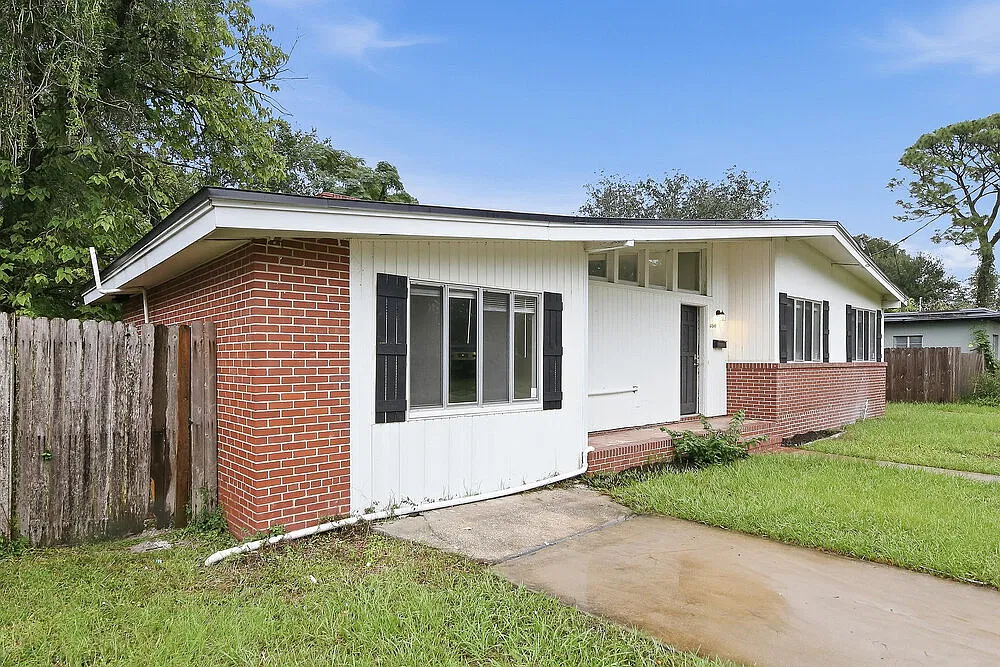 4 bed, 1.5 bath, 1439 sqft, $1,710 — Photo 3