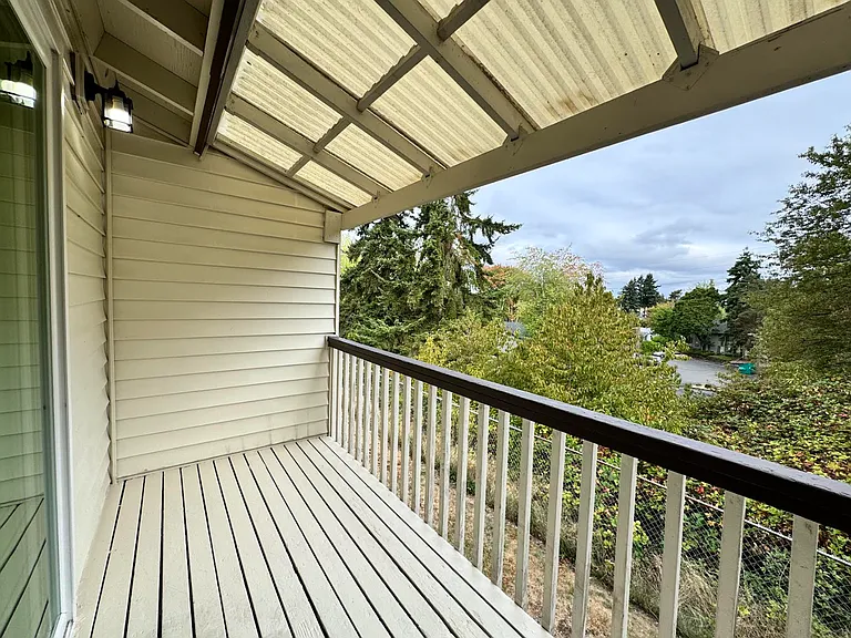 Sunset Court Apartments — Photo 3