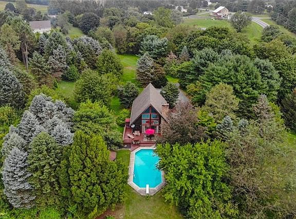 3rd image of 551 Blue Mountain Dr