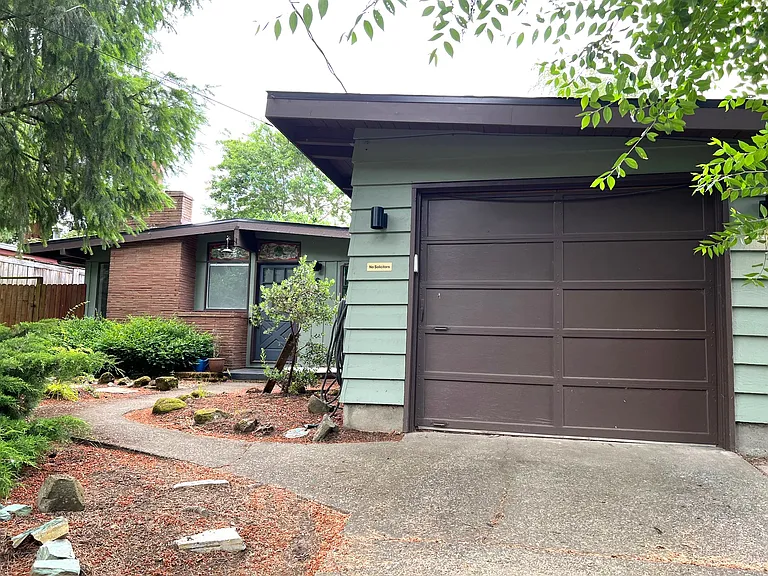 9405 N Geneva Ave — Photo 2