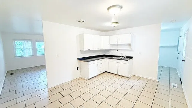 3608 Eisenhower Dr — Photo 4