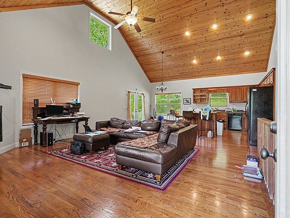 3rd image of 2057 Gallatin Rd