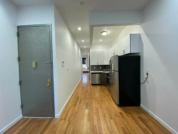 2nd image of 1418 De Kalb Ave #3L