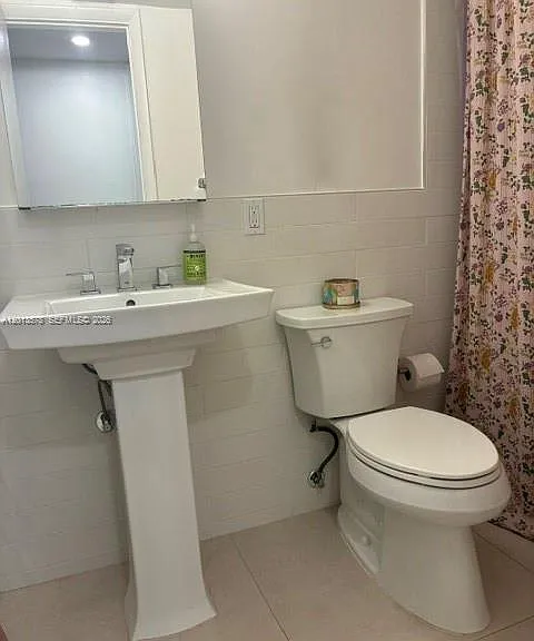 517 Menendez Ave #- — Photo 13