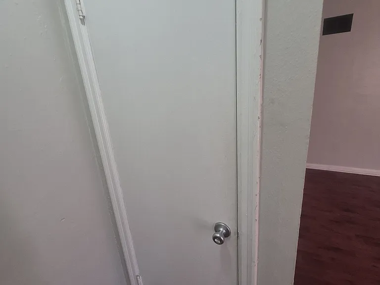 433 Plaza Ave — Photo 9
