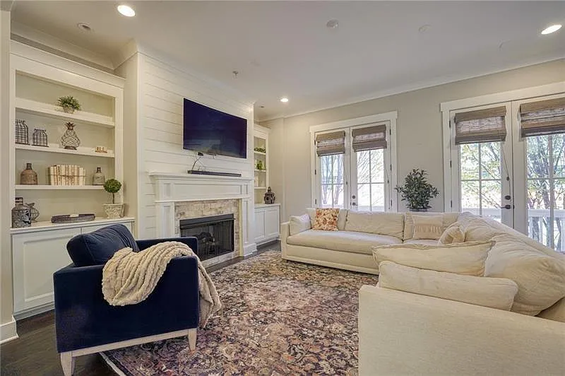 4 bed, 4.5 bath, 3390 sqft, $6,500 — Photo 1