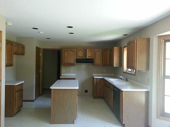 3rd image of 403 S Hills Dr