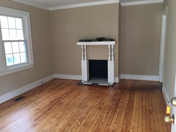 3rd image of 218 Earl St