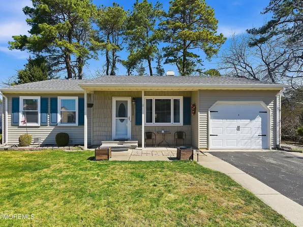 8 Hummingbird Lane, Whiting, NJ 08759