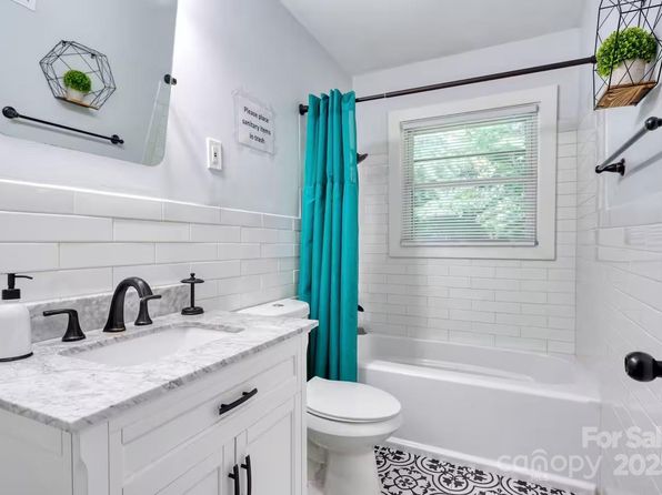 charlotte-north-carolina-299903781 picture