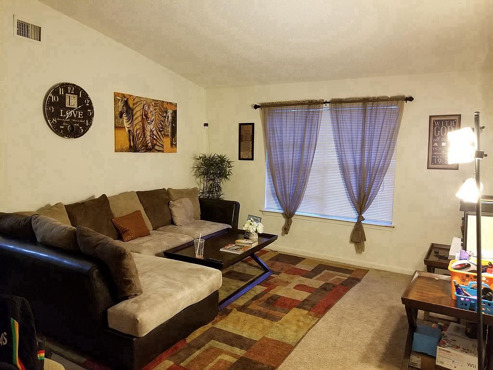 1st image of 29 Pebble Point Ct