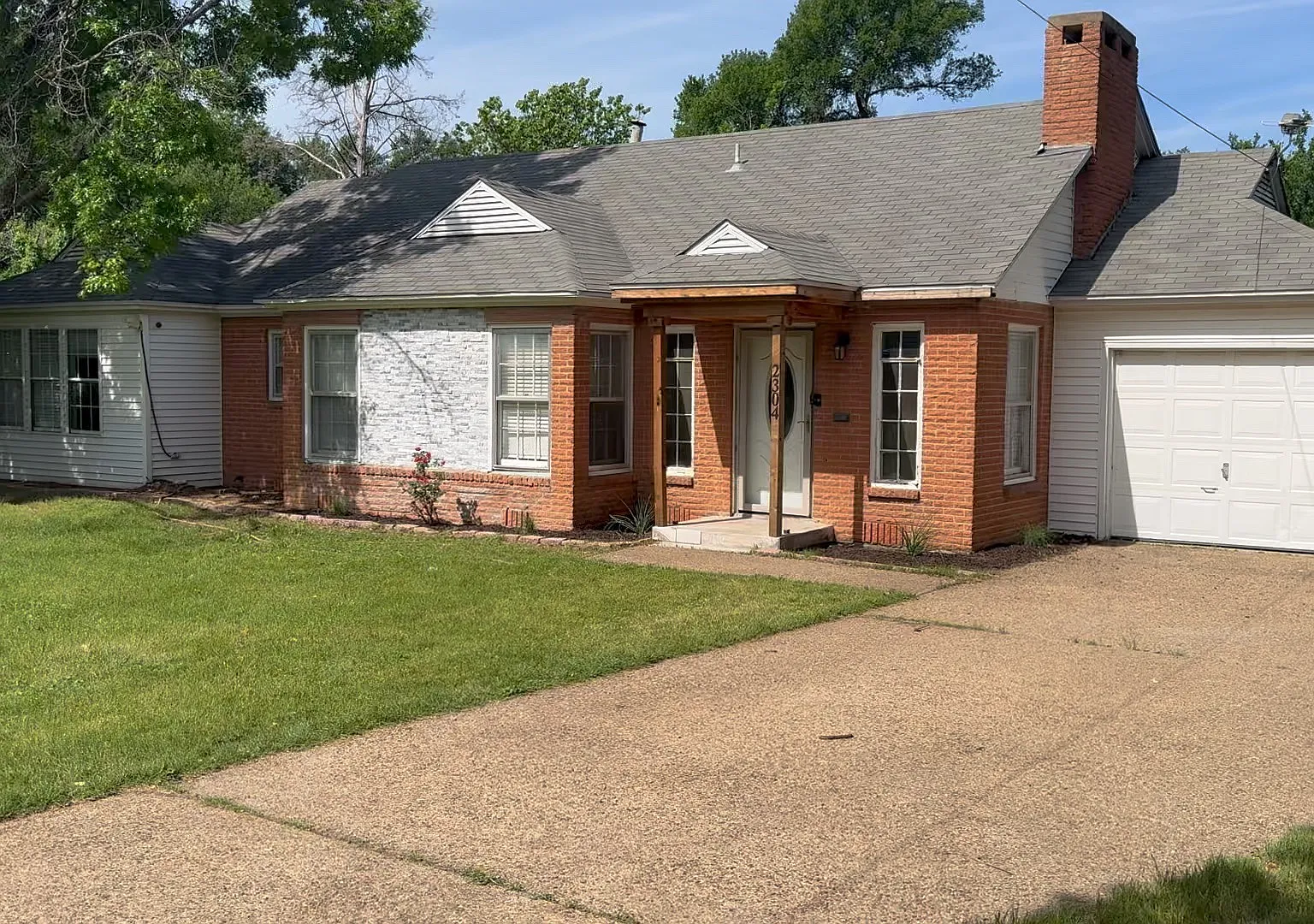 3 bed, 1441 sqft, $1,950 — Photo 2