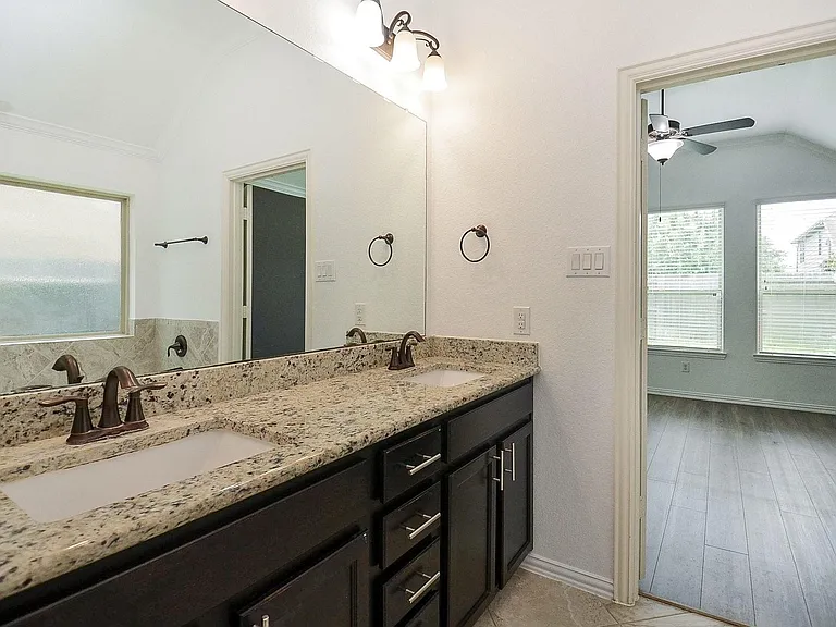 14806 Raleighs Meadow Ct — Photo 20