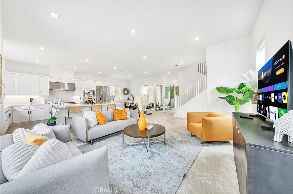 4 bed, 4.5 bath, 3210 sqft, $8,500 — Photo 3