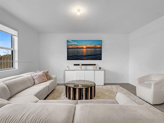 5th image of 2832 SE 23rd Ave #0