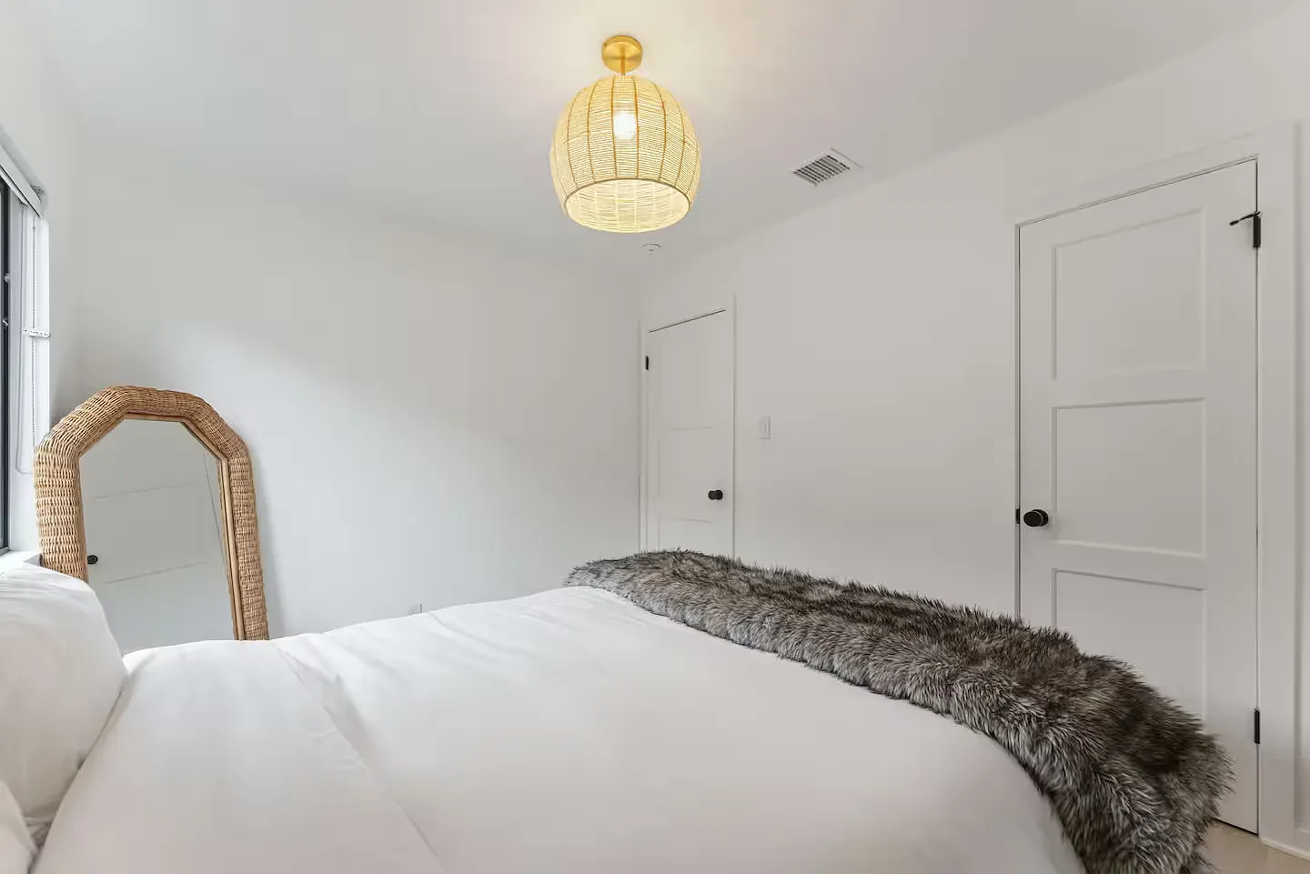 2 bed, 1300 sqft, $11,000 — Photo 1